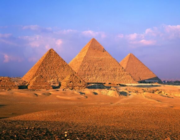 Top Tour to Giza pyramids, Sakkara and Memphis