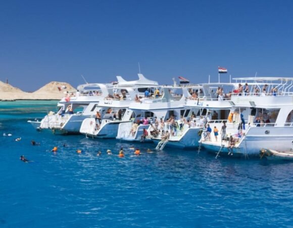 Ras Mohamed by yacht from Sharm El Sheikh