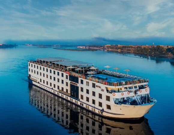 4 Days Mövenpick MS Royal Lily Nile Cruise Tour